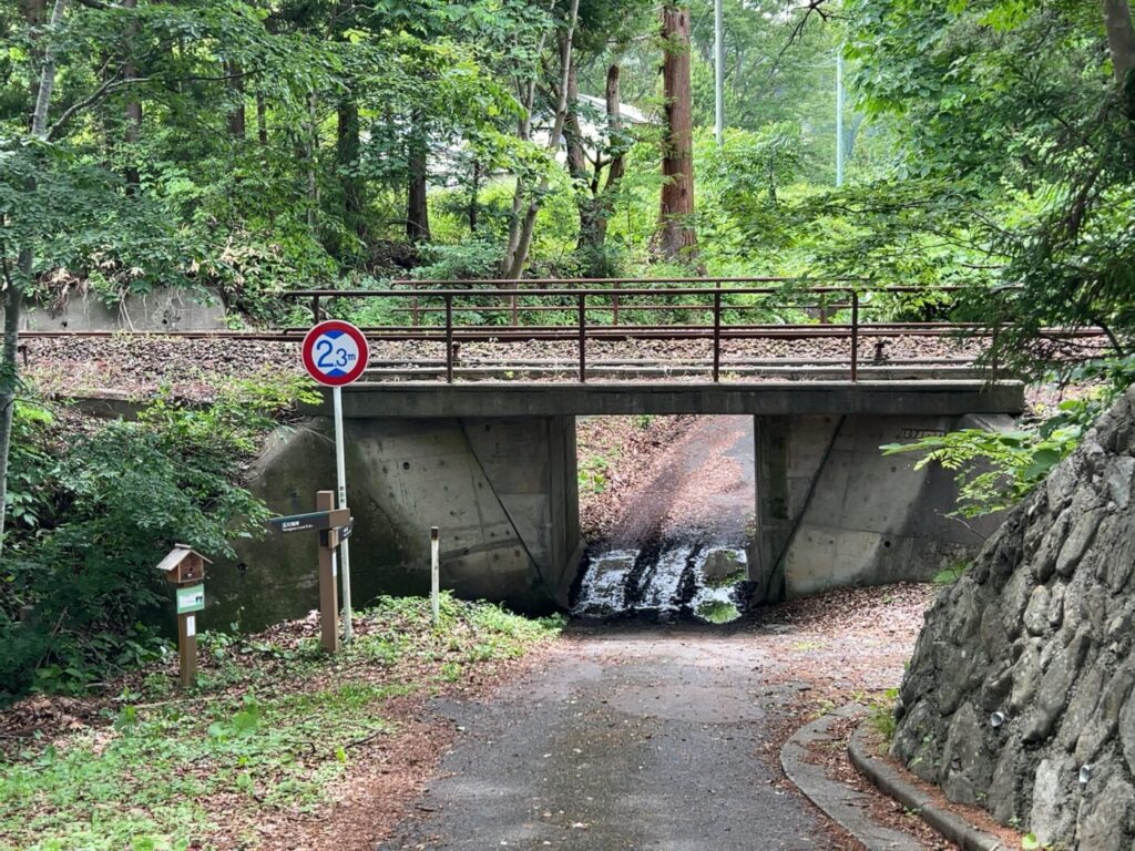 玉川野営場へ向かう狭い場所