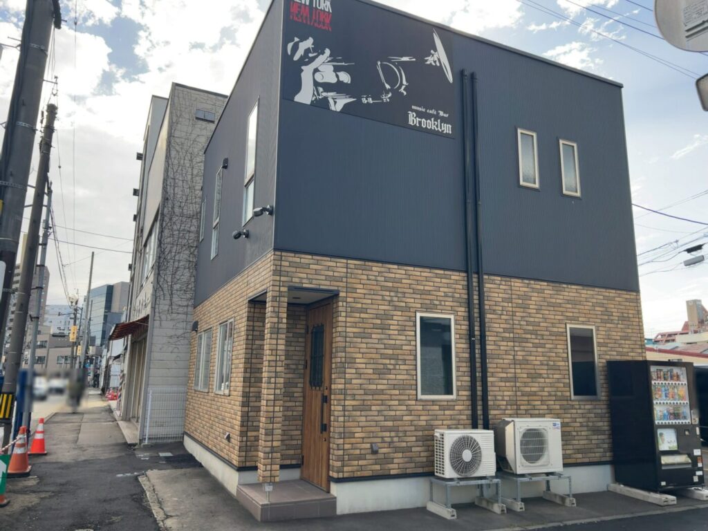 盛岡市南大通のハチカドのオープン予定地の外観。Brooklynの看板が付いた建物